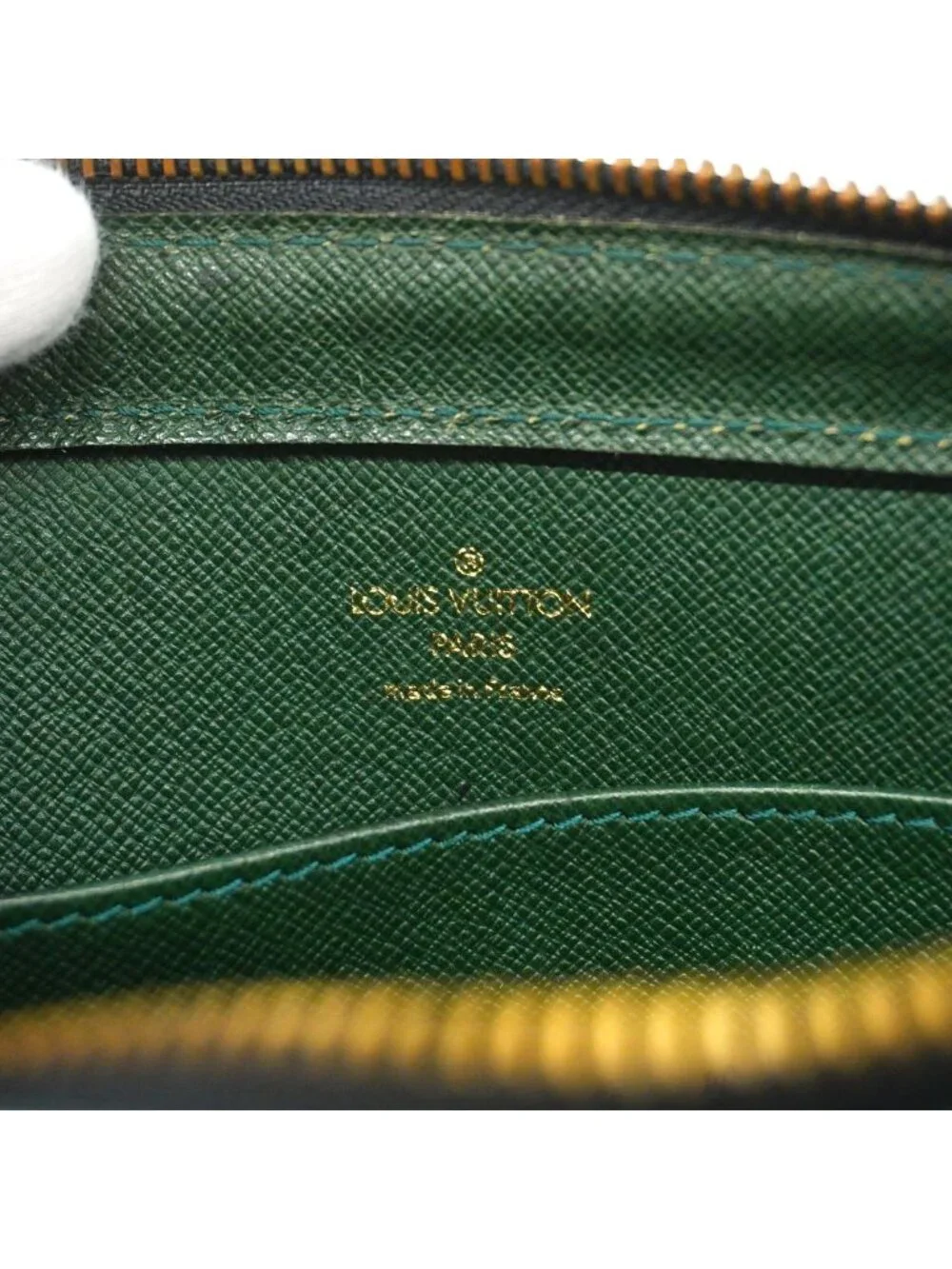 Louis Vuitton Clutch Taiga Baikal Epi
